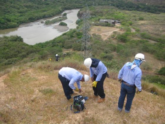 Cinco S.A.S. — Medición y energía solar en campo