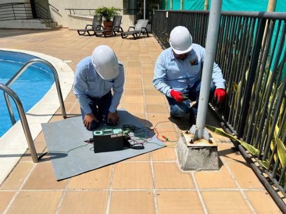 Cinco S.A.S. — Medición y energía solar en campo