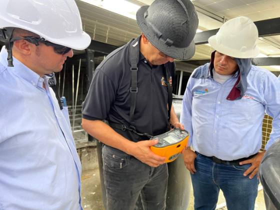 Cinco S.A.S. — Medición y energía solar en campo