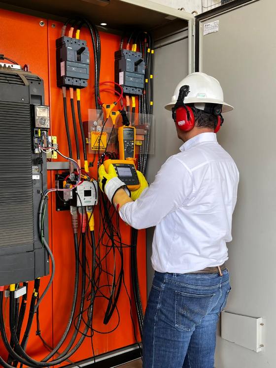 Cinco S.A.S. — Medición y energía solar en campo