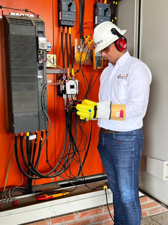 Cinco S.A.S. — Medición y energía solar en campo