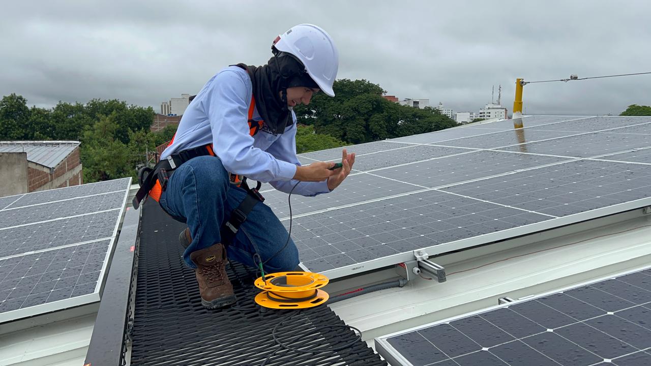 Medición de sistemas eléctricos y generación solar fotovoltaica